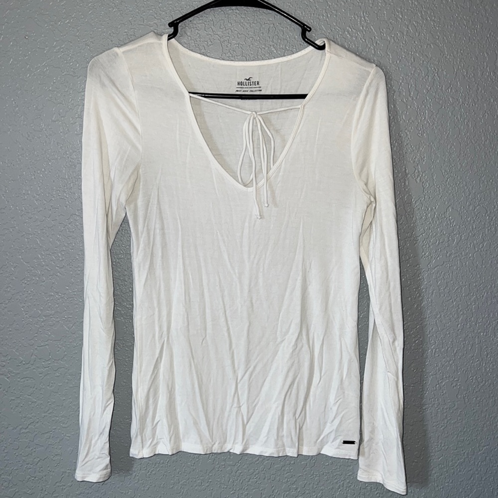 3/$15 Soft, Stretchy Long Sleeve with Front Ties 🤍